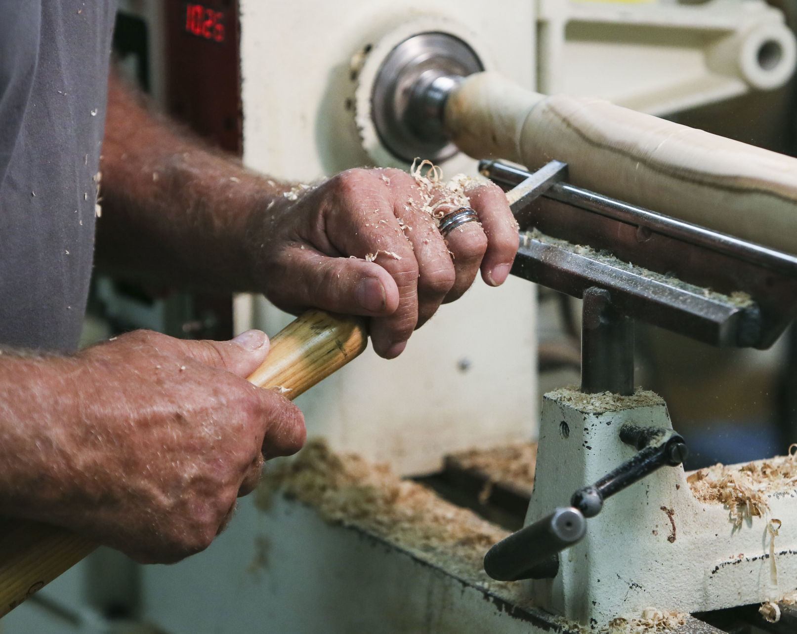 071221-qc-nws-woodturners-04.JPG